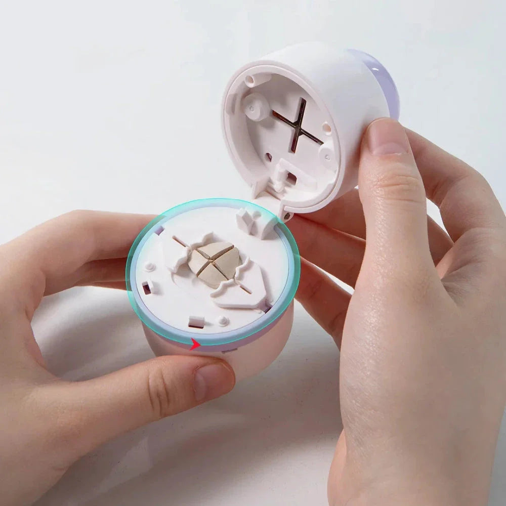 Portable 2-in-1 Pill Box with Pill Cutter, a compact and versatile medication organiser with cutting capabilities