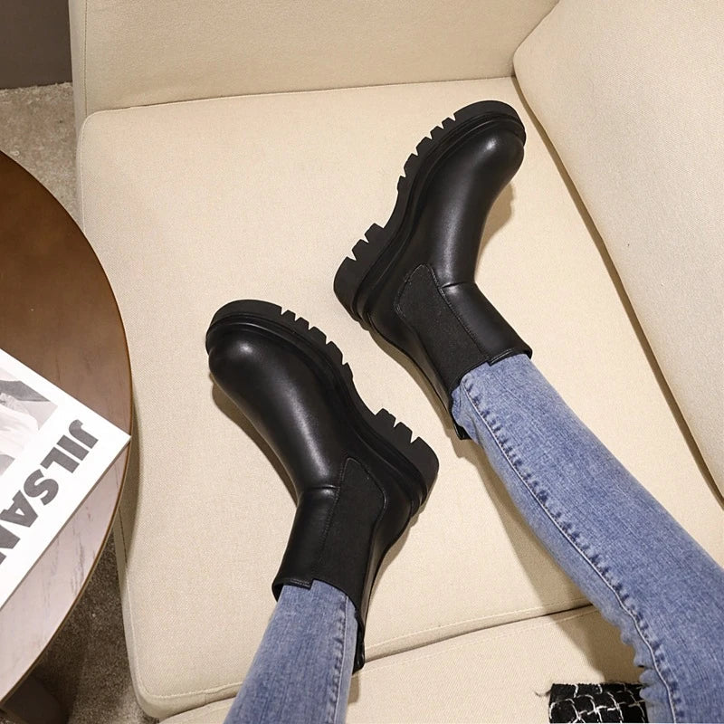 Stylish mid-heel British platform knight boots with robust sole, square toe, and thick heel