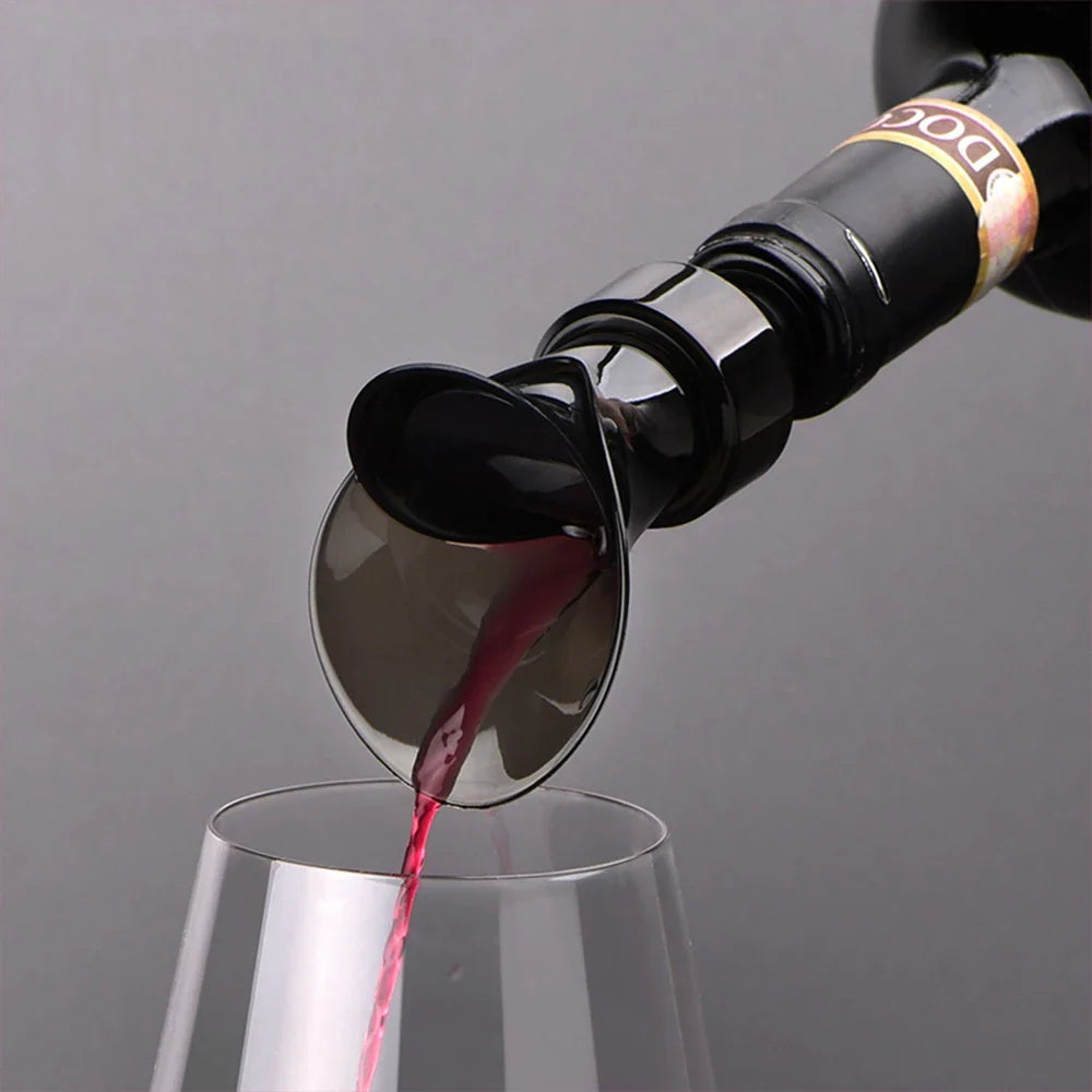 Elegant petal-shaped red wine pourer with a sleek design to enhance the flavour and aroma of your favourite red wines