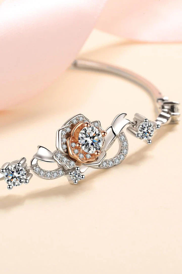 Elegant 925 Sterling Silver Bracelet with a Captivating Moissanite Centre Stone