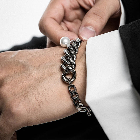 A premium crafted Cuban pearl bracelet with a versatile and stylish design, perfect for any occasion.