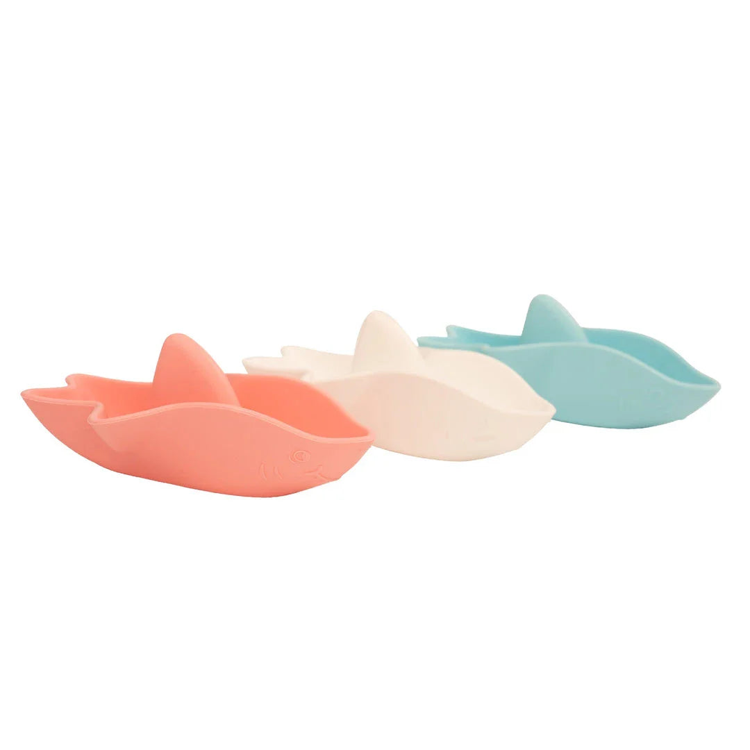 Charming shark-themed baby bath toys made of safe, BPA-free silicone for splashing and water play