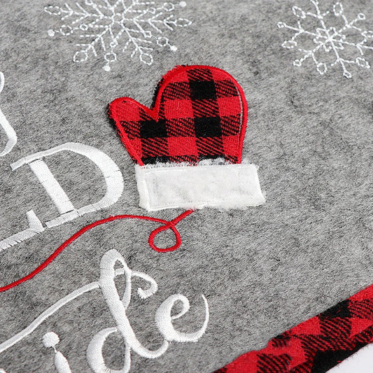 A festive Christmas tree pattern decorative apron, perfect for holiday activities and entertaining.