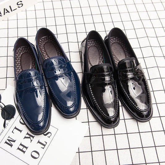 Sophisticated men's patent leather formal shoes with a sleek, glossy design and comfortable rubber sole
