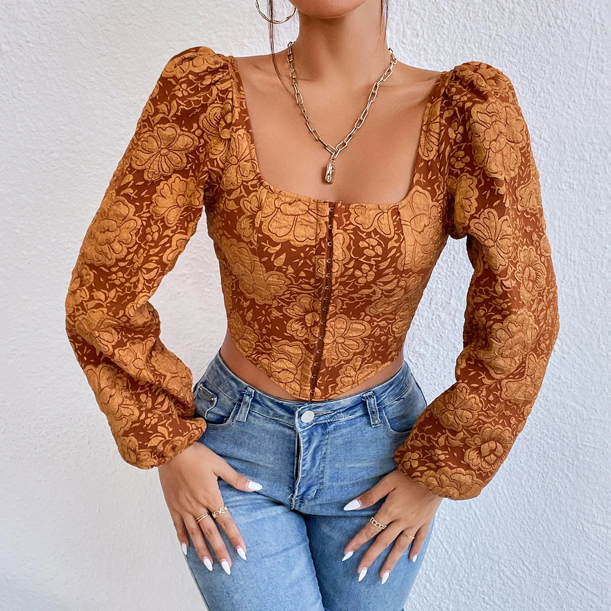 Embroidered long-sleeve tank top in brown, with square neckline and bubble sleeves