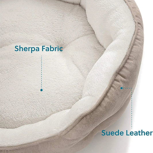 Cosy round pet bed made of soft microfibre fleece with a non-slip base, perfect for small dogs and cats to relax and sleep comfortably.