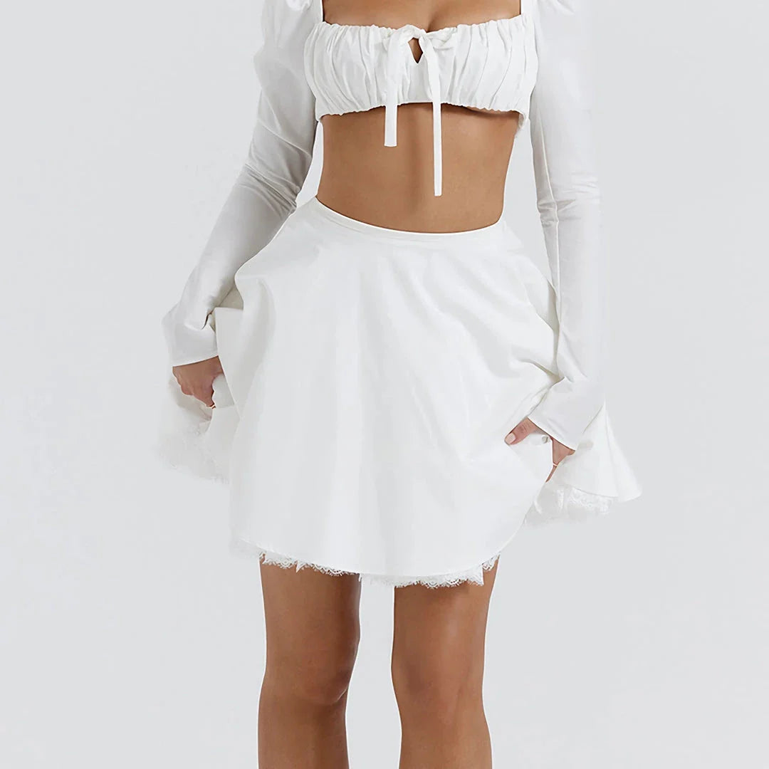 Elegant lace A-line skirt in white with high waist and vintage-inspired design