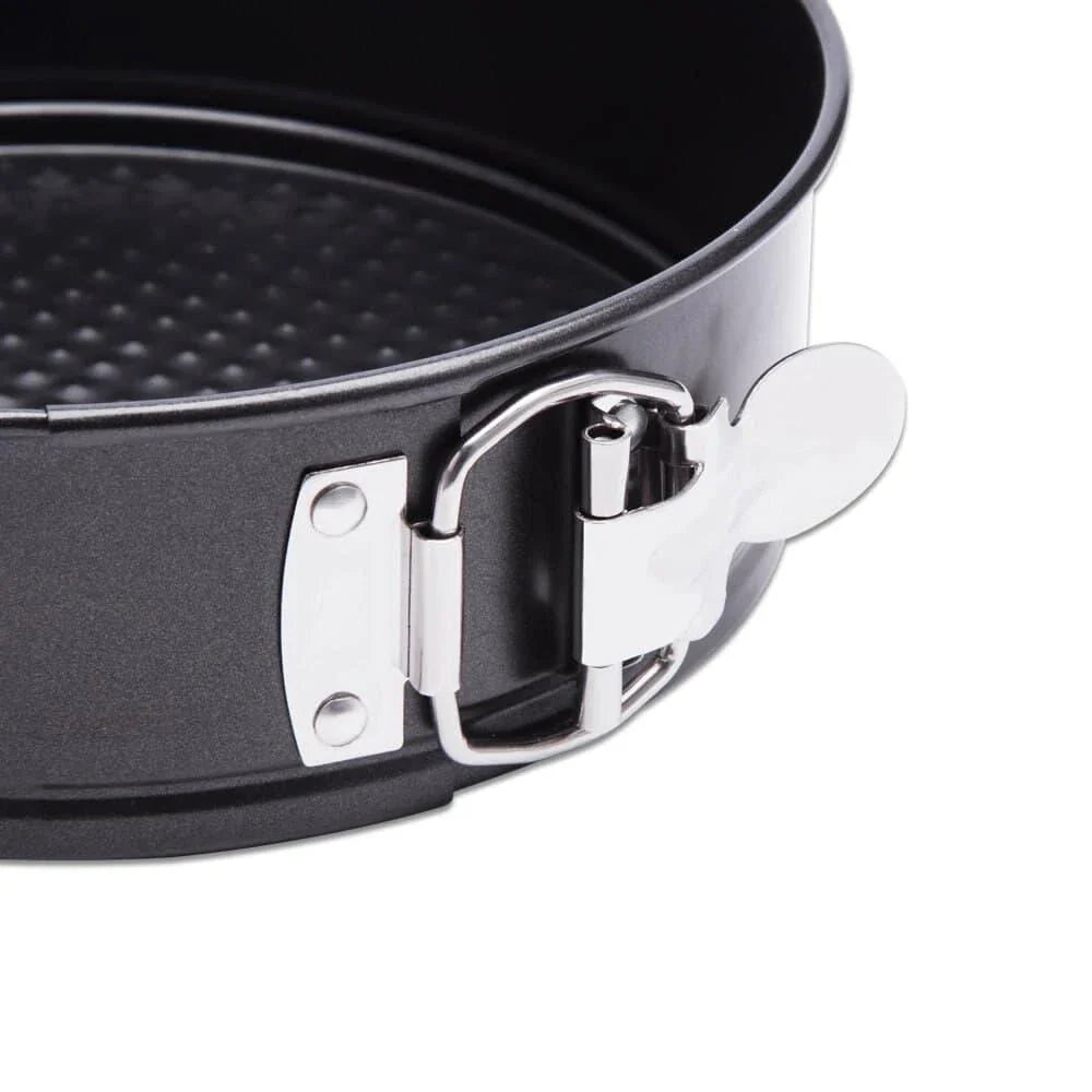 Premium carbon steel non-stick cake baking pan in small and large sizes, perfect for hassle-free baking in the UK