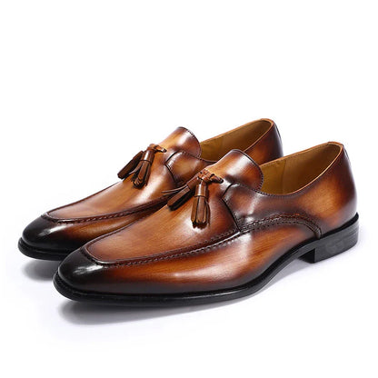 Premium leather loafers with a sophisticated and timeless British style, featuring a durable rubber sole and breathable cowhide upper.