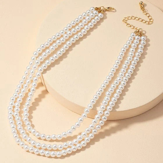 Elegant multilayered pearl necklace with a timeless design inspired by the glamour of the 1920s