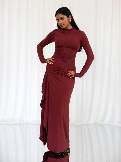 Trendha slim-fit autumn dress in champagne and wine red colours, featuring a flattering silhouette and subtle split detail