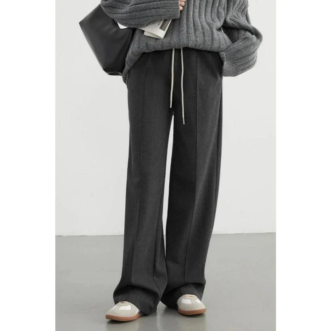 Premium high-waisted striped wide-leg trousers for stylish women, featuring a pleated front and brushed fabric for comfort