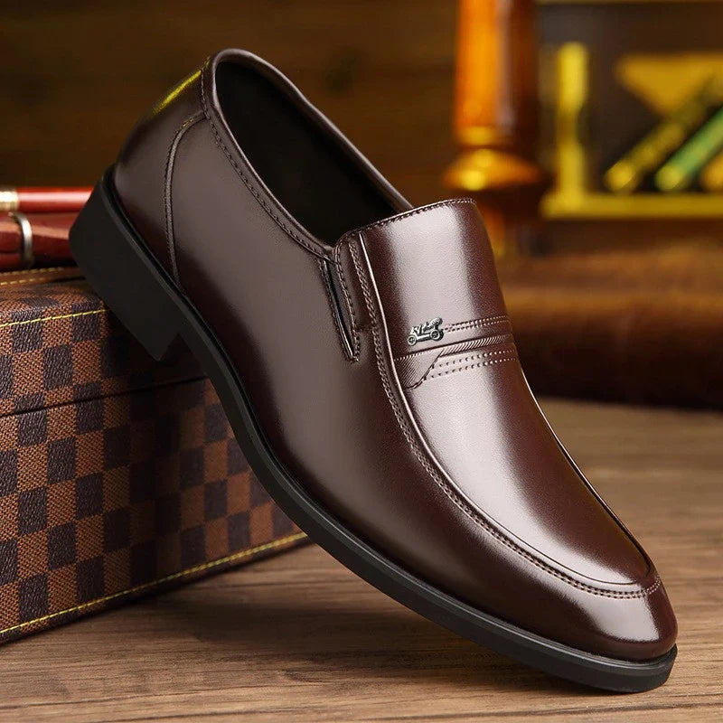 Premium cowhide leather shoes with breathable design and classic British style, perfect for discerning dads