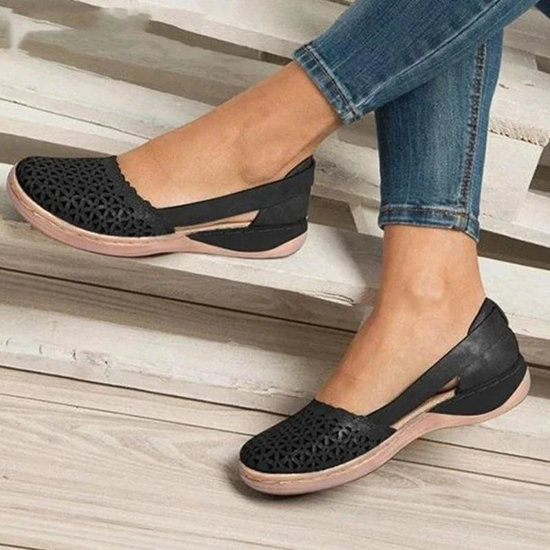 Fashionable hollow-out Baotou sandals for women in various colours and sizes
