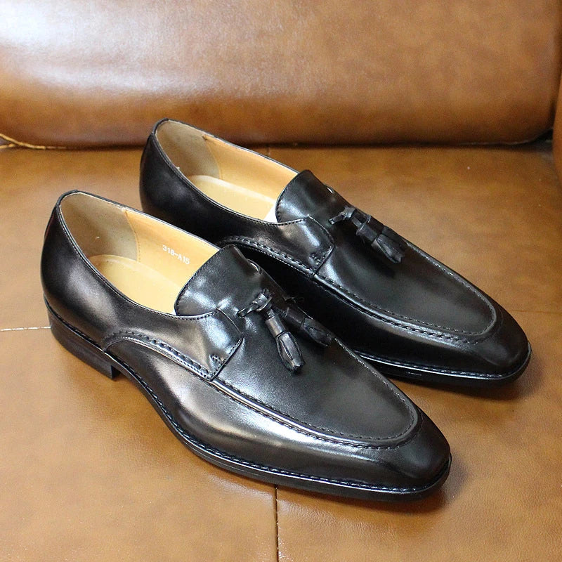 Stylish and comfortable leather loafers for men, featuring a sleek design, premium cowhide, and rubber soles for exceptional grip and shock absorption.