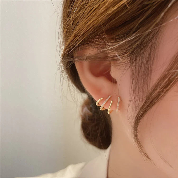 Exquisite zircon four-claw stud earrings in a gleaming gold colour, showcasing a timeless and elegant design