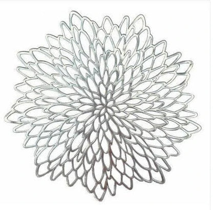 Elegant flower-shaped PVC placemat with a delicate floral design, perfect for refined dining