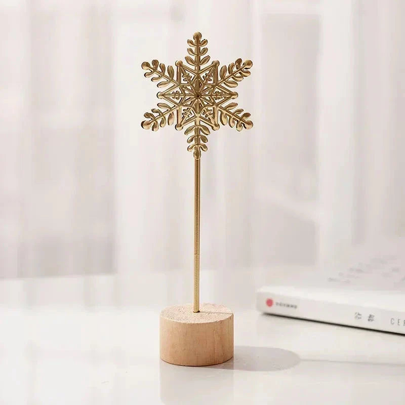 Elegant Nordic-style ginkgo leaf iron wall decor with intricate leaf motif and sleek metal construction