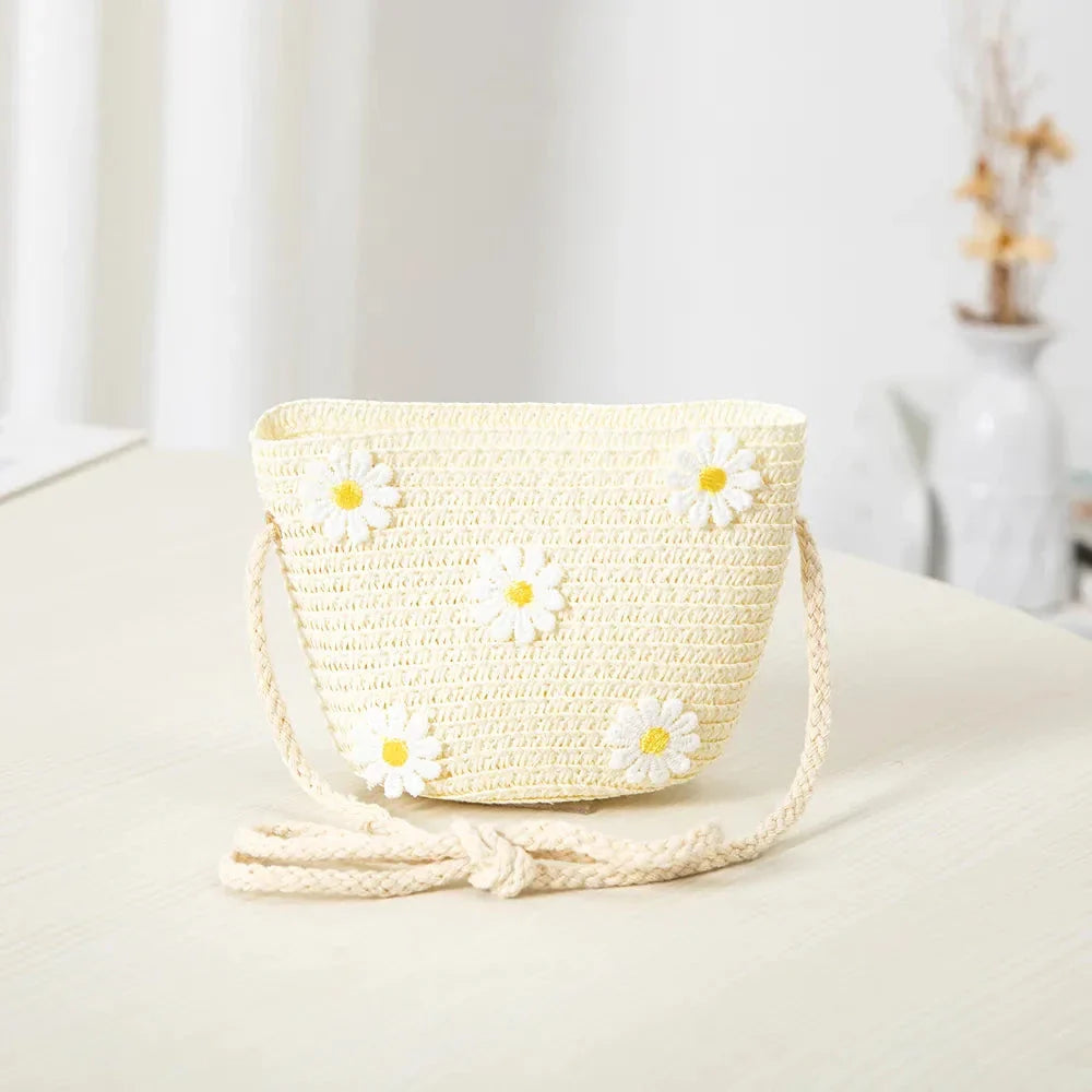 Charming kids' sun hat and handbag set with a daisy print design, offering sun protection and style for outdoor adventures.
