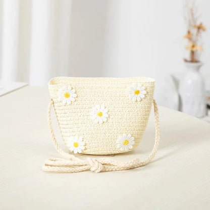 Charming kids' sun hat and handbag set with a daisy print design, offering sun protection and style for outdoor adventures.