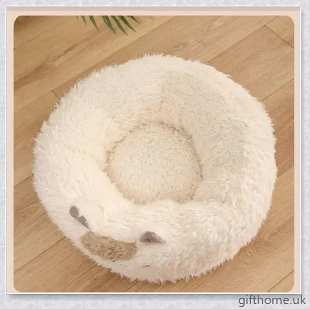 Premium alpaca fleece pet bed in a cosy, plush design for cats and dogs