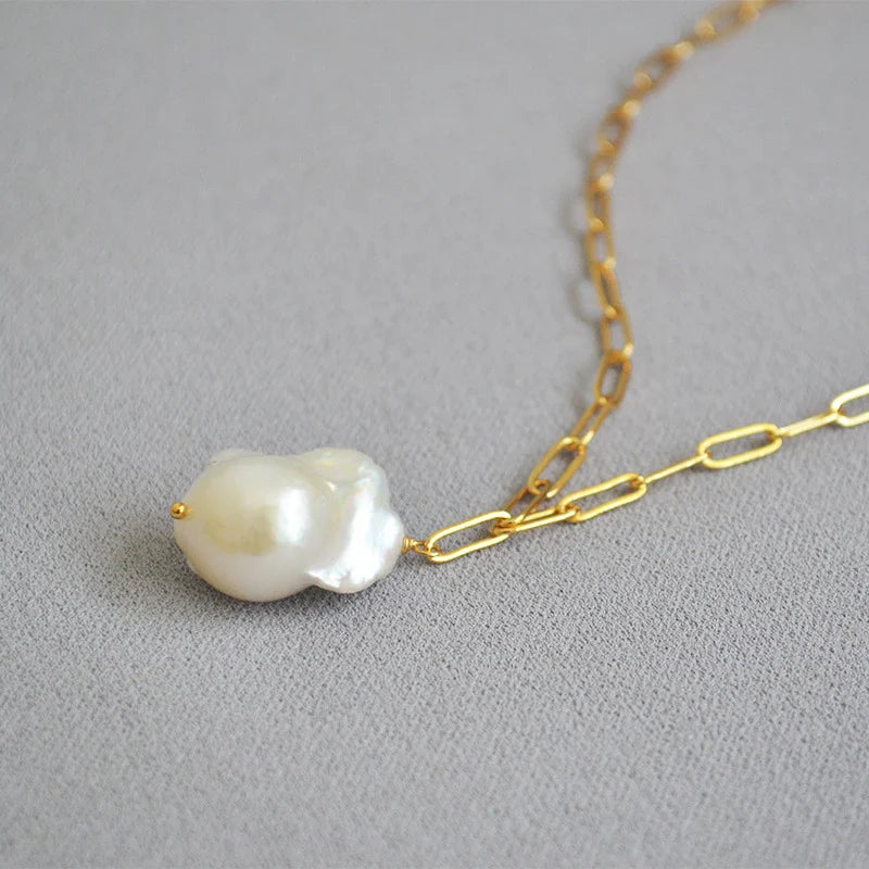 Elegant British baroque pearl necklace with a unique fish tail design, perfect for adding a touch of sophistication to any outfit.