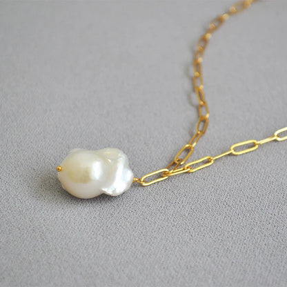 Elegant British baroque pearl necklace with a unique fish tail design, perfect for adding a touch of sophistication to any outfit.