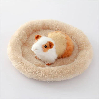 Luxurious plush hamster bed with soft, cosy fabric and generous size for optimal comfort and relaxation