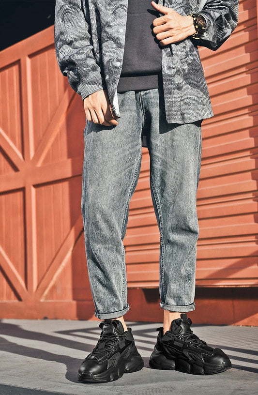 Premium casual trainers with a sleek, minimalist design and durable rubber sole for versatile, comfortable wear.