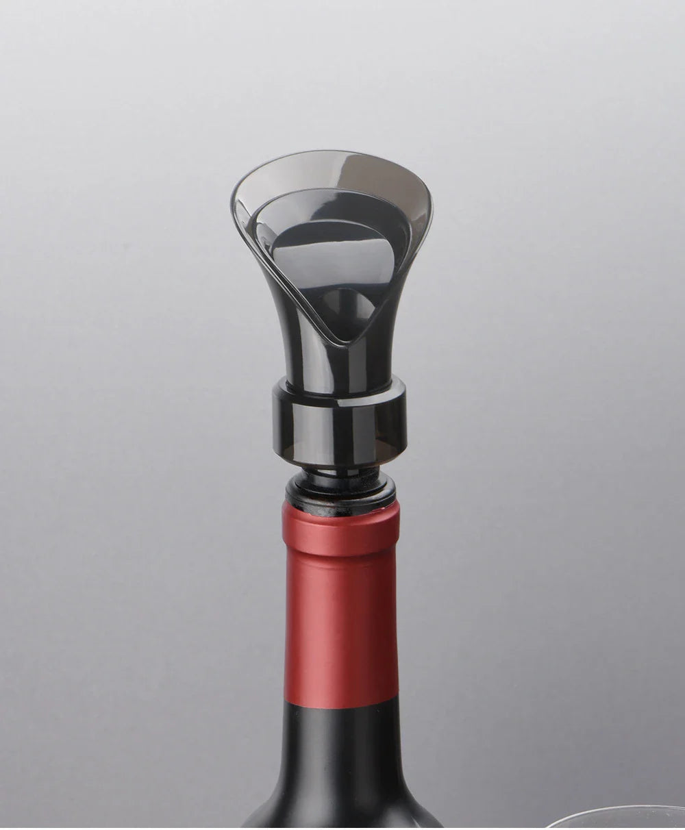 Elegant petal-shaped red wine pourer with a sleek design to enhance the flavour and aroma of your favourite red wines