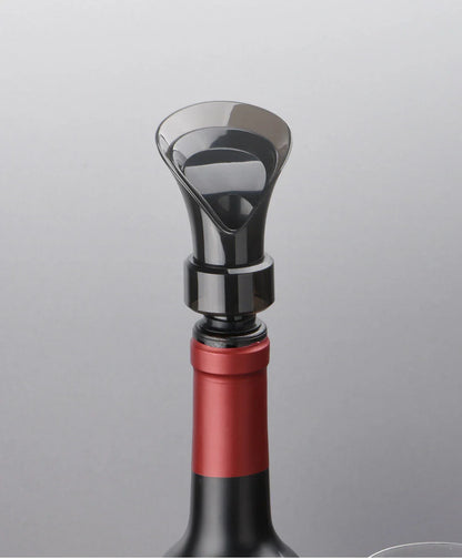 Elegant petal-shaped red wine pourer with a sleek design to enhance the flavour and aroma of your favourite red wines