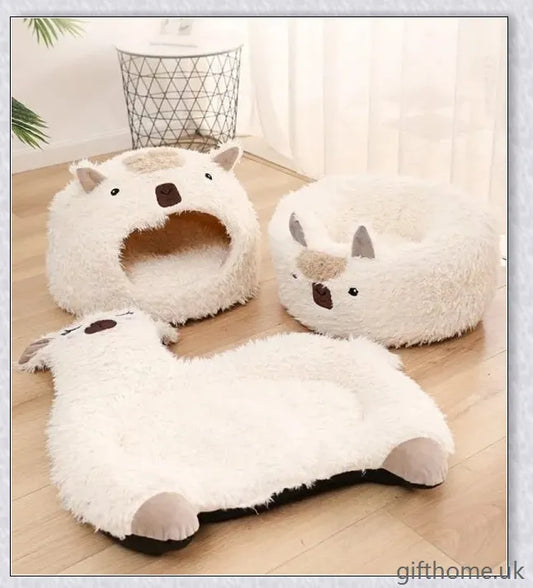 Premium alpaca fleece pet bed in a cosy, plush design for cats and dogs