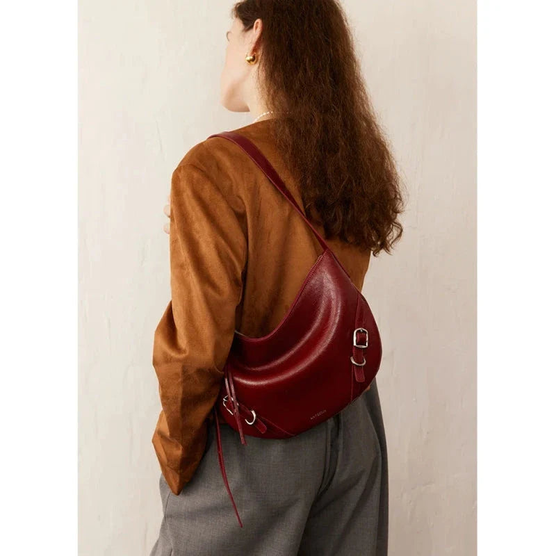 Elegant and versatile shoulder and crossbody bag in black, featuring a chic design, spacious compartments, and premium leather construction.