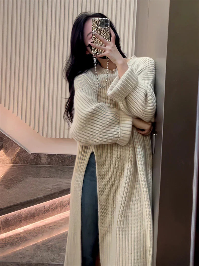 Relaxed mid-length jumper dress in a variety of colours, featuring an A-line silhouette and premium knit fabric for a comfortable, flattering fit.