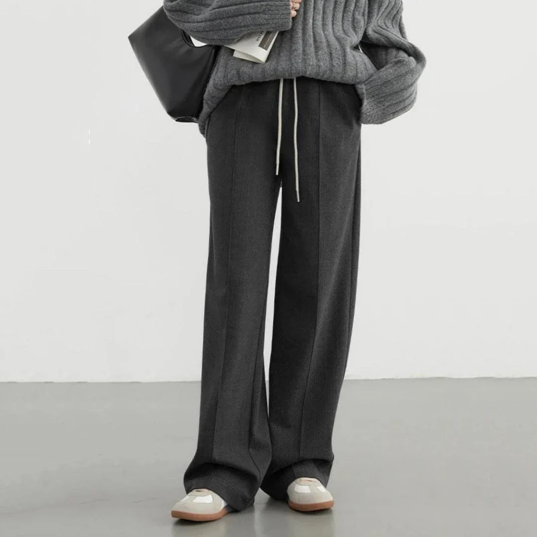 Premium high-waisted striped wide-leg trousers for stylish women, featuring a pleated front and brushed fabric for comfort