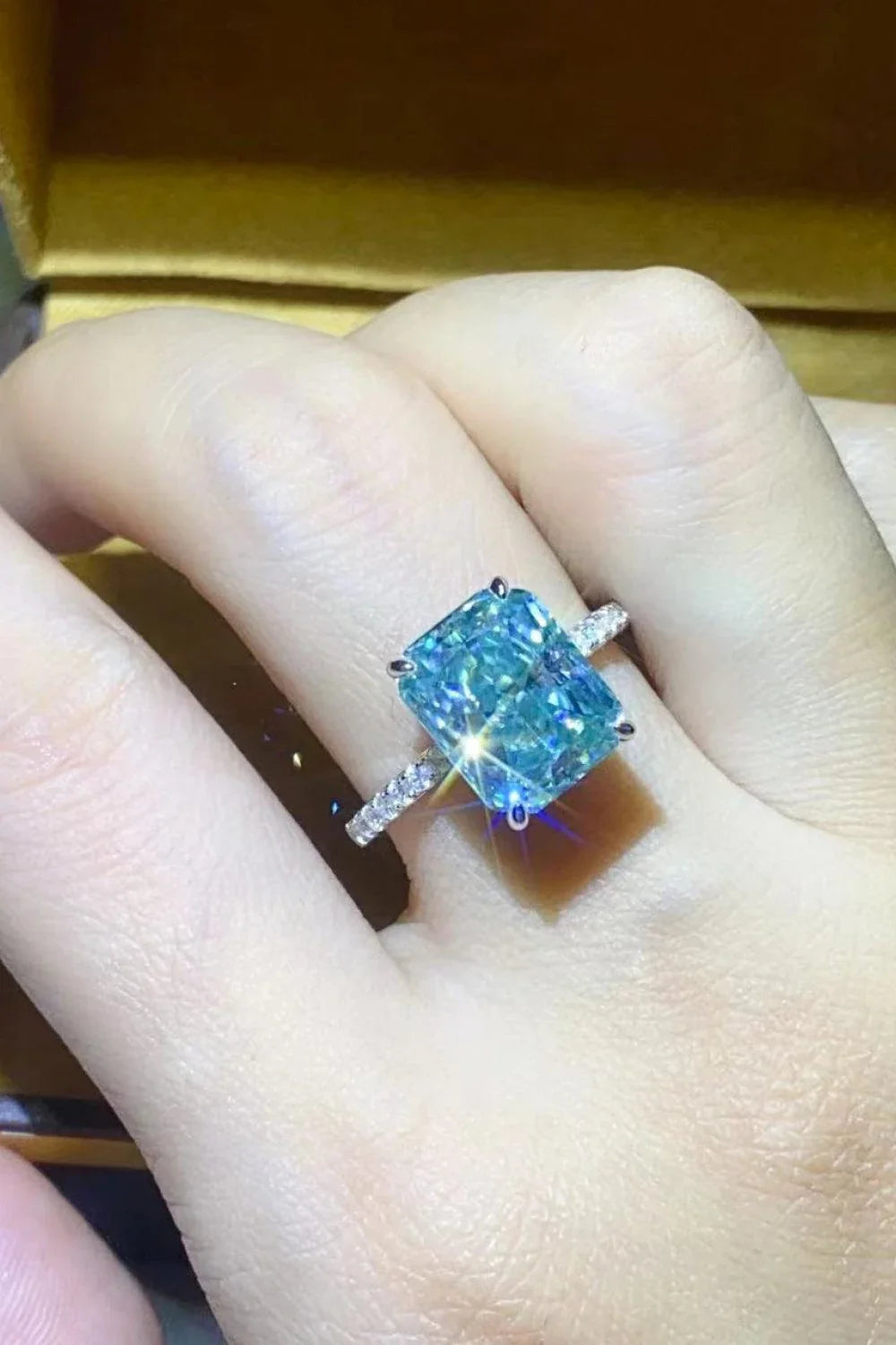 Trendha's 2-carat moissanite ring in a minimalist, modern design with platinum-plated sterling silver and zircon accents