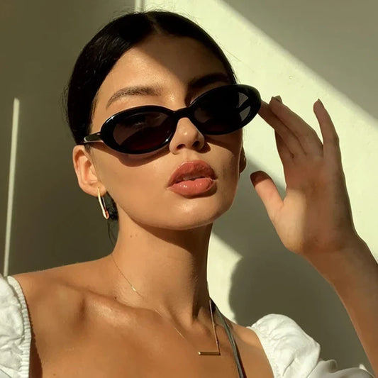 Stylish retro oval sunglasses for fashionable women with UV protection and photochromic lenses