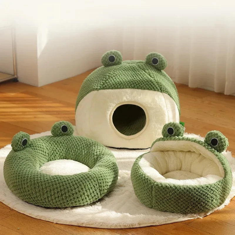 Cosy frog-shaped pet bed made of plush bubble velvet material, providing warmth and comfort for small cats and dogs