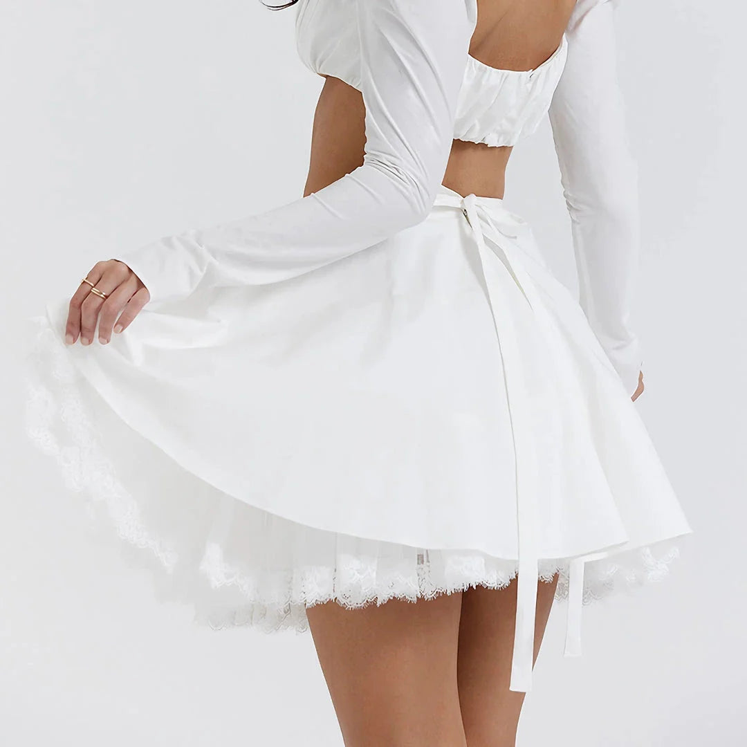 Elegant lace A-line skirt in white with high waist and vintage-inspired design