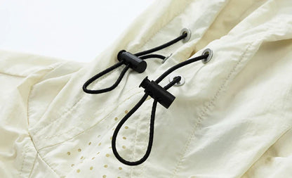 A lightweight, versatile outdoor jacket made from premium nylon fabric, perfect for British adventures and outdoor activities.