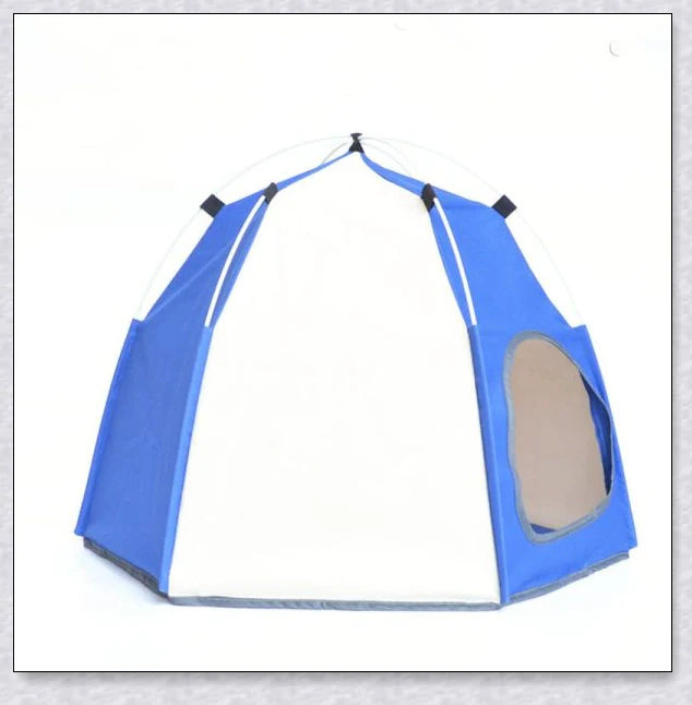 Cosy hexagonal pet tent made of microfibre fabric and carbon rods, providing a warm and stable space for cats and small dogs to relax indoors or outdoors.