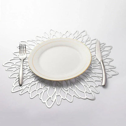 Elegant flower-shaped PVC placemat with a delicate floral design, perfect for refined dining