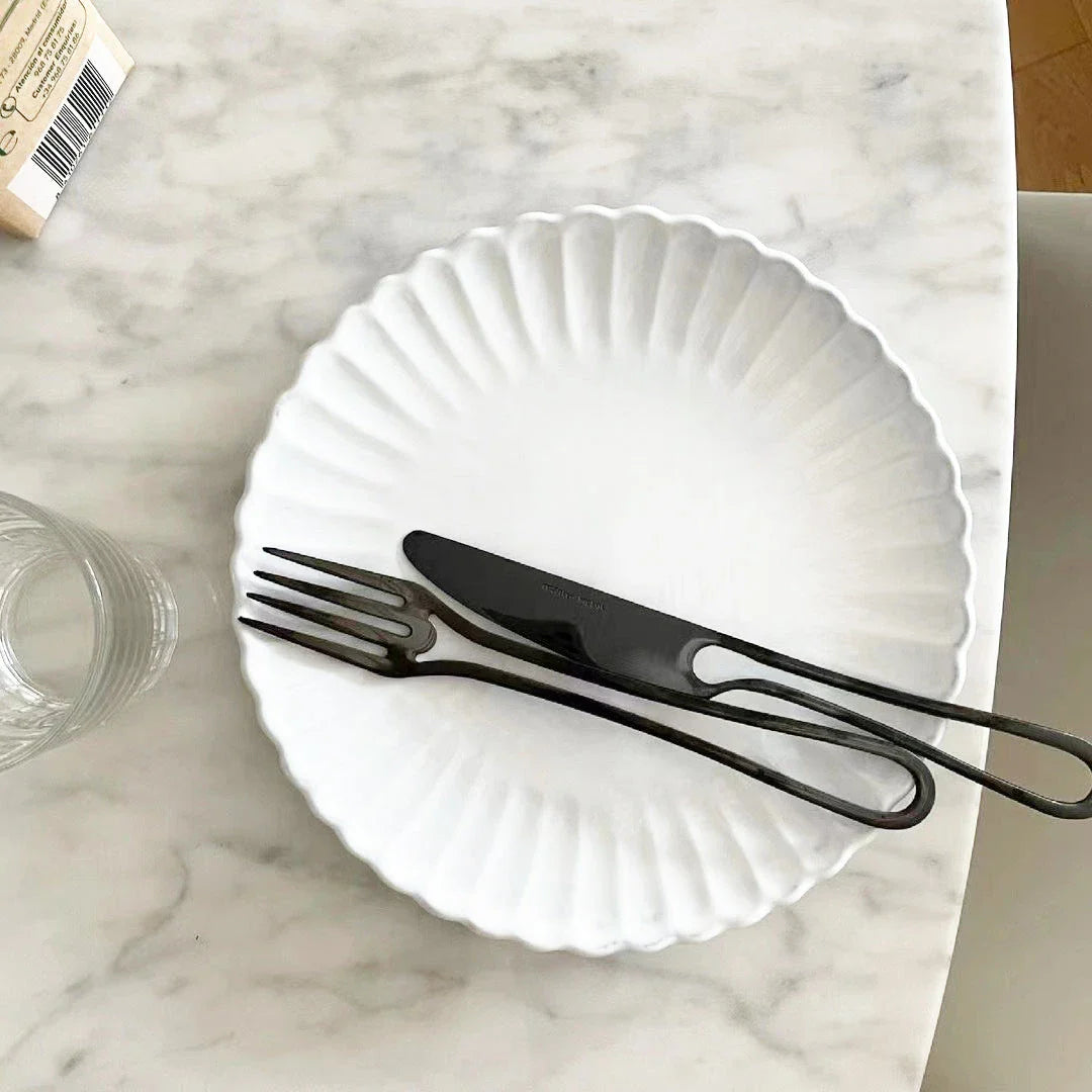 Sophisticated 304 stainless steel cutlery set with sleek black finish for elegant dining in the UK