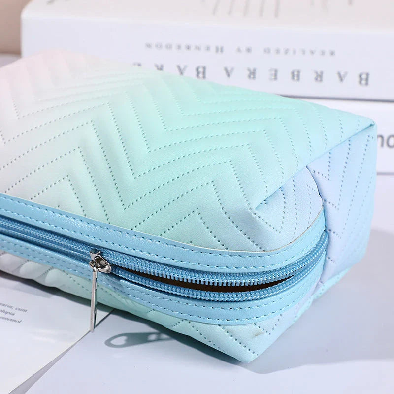Elegant gradient-coloured makeup bag made of premium PU leather, perfect for organised storage and travel