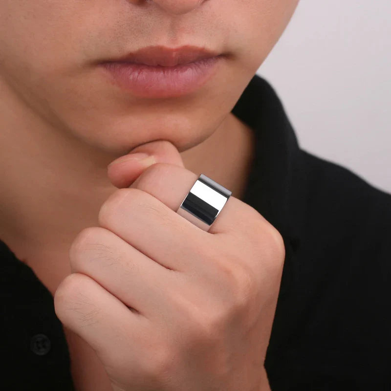 Premium tungsten gold ring with a sleek, modern design and available in a range of sizes to suit any hand.
