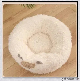 Premium alpaca fleece pet bed in a cosy, plush design for cats and dogs