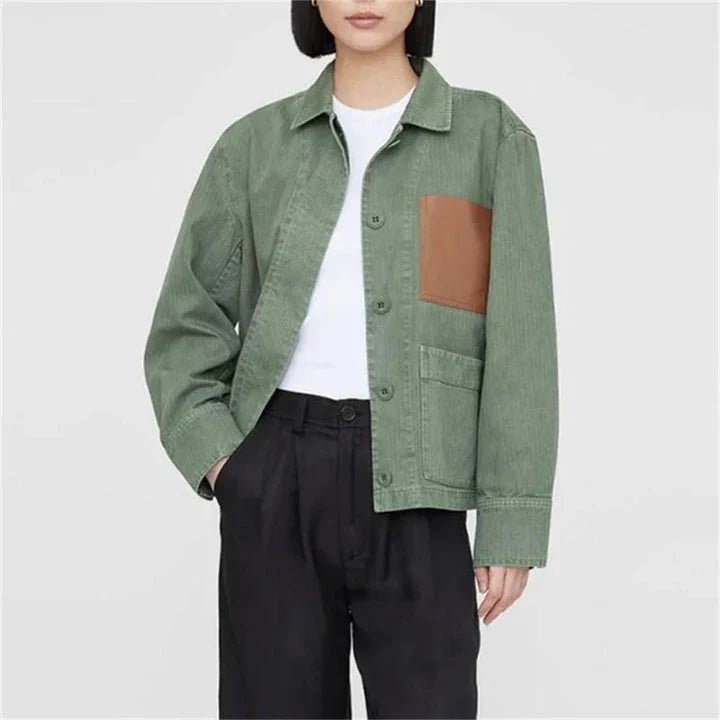 Stylish retro green autumn jacket for women with turn-down collar, single-breasted closure, and practical pockets