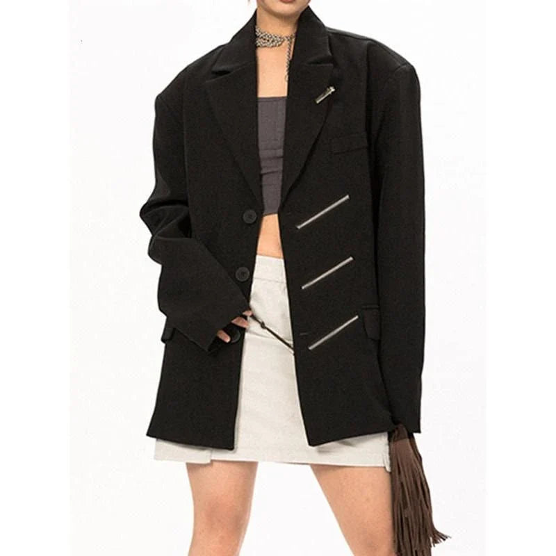Sophisticated black blazer with notched collar for stylish women