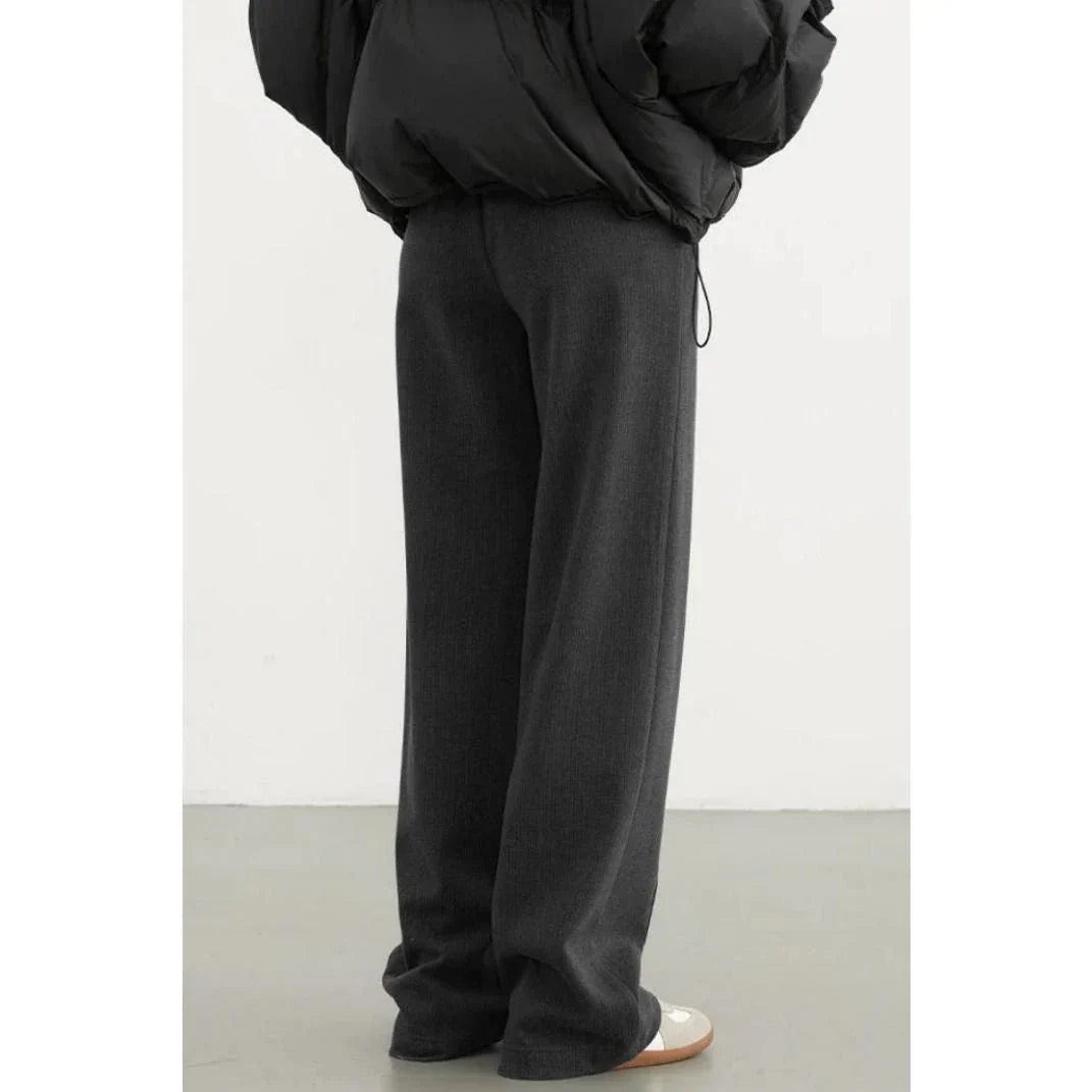 Premium high-waisted striped wide-leg trousers for stylish women, featuring a pleated front and brushed fabric for comfort