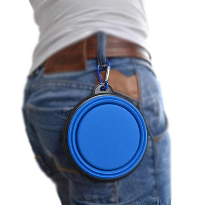 A collapsible pet silicone bowl in black, with a large 350 ml capacity, designed for outdoor adventures with your furry friend.